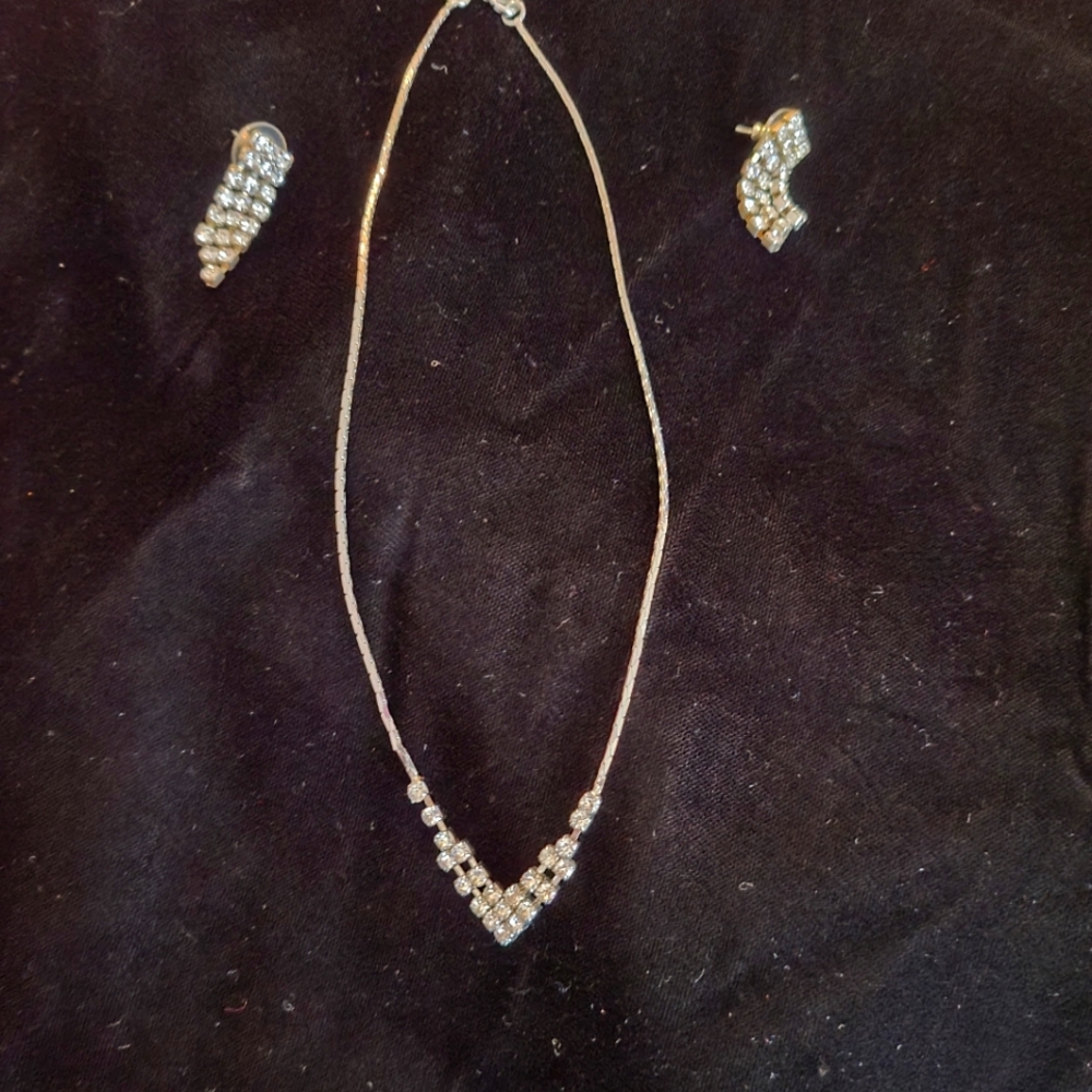Rhinestone necklace and earrings set